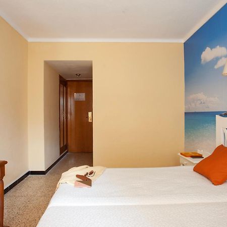 Bj Hostal Bona Vista S'Illot  Ngoại thất bức ảnh